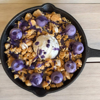 Huckleberry Harvest skillet candle