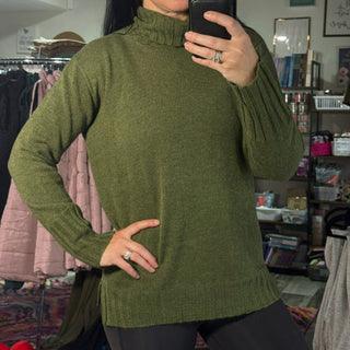 LONG SLEEVE TURTLE NECK SWEATER WITH SIDE SLIT