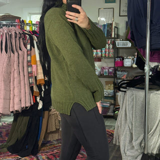 LONG SLEEVE TURTLE NECK SWEATER WITH SIDE SLIT